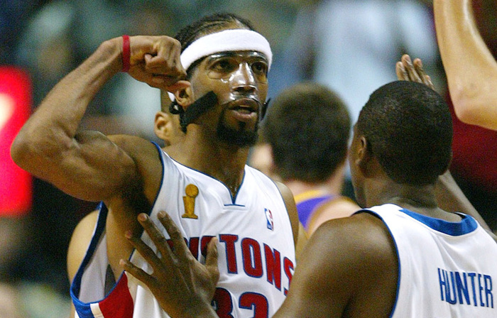 比利亚雷亚尔3-2皇家社会，莫莱罗梅开二度，阿约塞-佩雷斯建功（比利亚雷亚尔3-2力克皇家社会：莫莱罗双响，阿约塞-佩雷斯破门）