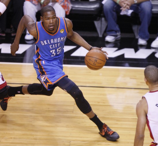 迪洛伦佐：赛后会和孔蒂复盘比赛；欧冠还有两轮还有机会晋级（迪洛伦佐：赛后将与孔蒂复盘比赛，欧冠剩两轮仍有出线希望）