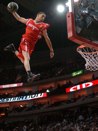 NBA交易市场动态：湖人完成外援签约,（NBA交易市场新动向：湖人敲定外援签约）