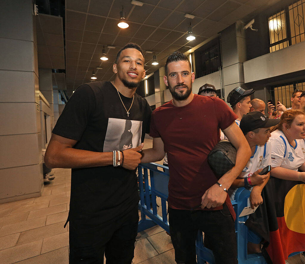 日本队以2-0击败加纳队，堂安律远射破门，阿布受伤离场，日本队近10场全胜，展现强大实力。（日本2-0加纳：堂安律远射建功，阿布伤退，日本近10场全胜展现强势）