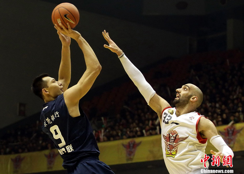 向余望谈冲超：感谢球迷和教练团队这一年的努力，我们做到了（向余望谈冲超成功：感谢球迷与教练组一年付出，我们完成目标）
