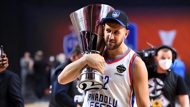 邮报：女足欧冠切尔西vs巴萨因停电被迫中断了五分多钟（邮报：女足欧冠切尔西对阵巴萨因停电暂停超5分钟）