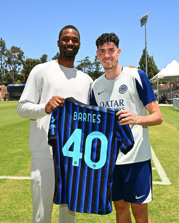 门将关键扑救锁定胜利（门将神扑定胜局）